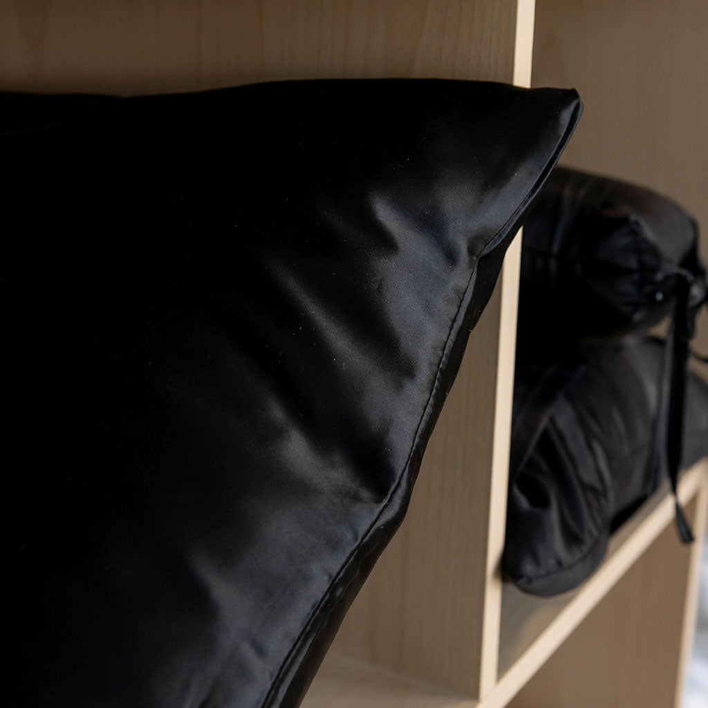 J-Life Shiruku Silk Ink Pillowcase