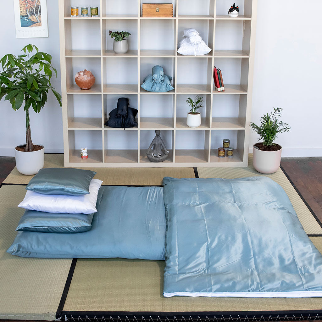 J-Life Shikifuton with Shiruku Silk Arctic Removable Cover