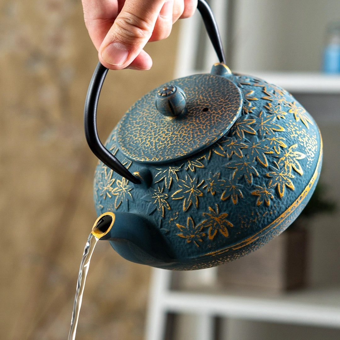 Maple Momiji 紅葉 Leaf Cast Iron Teapot