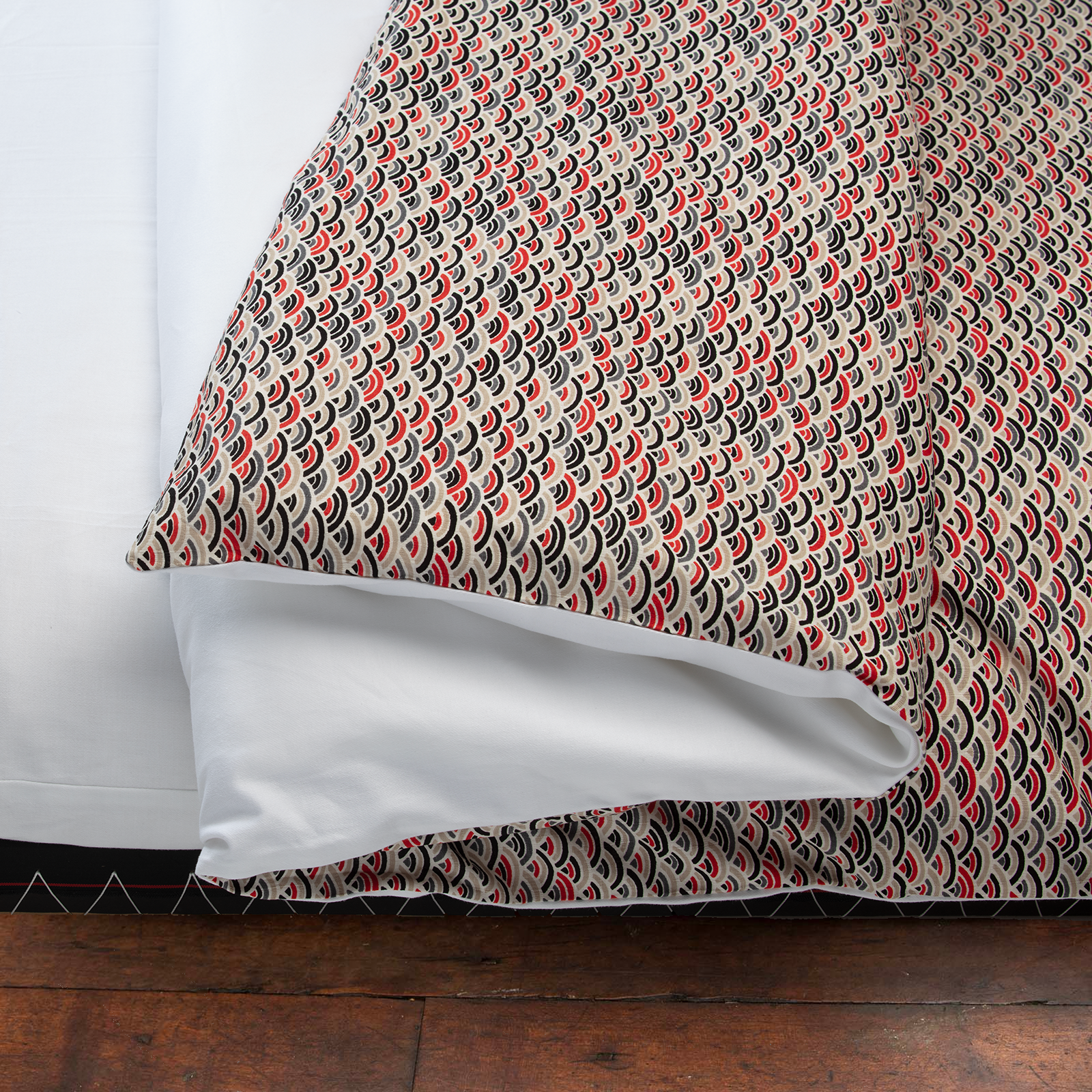 J-Life Colorful Seika Ha Red Custom Kakefuton with Removable Cover_Kakefutons